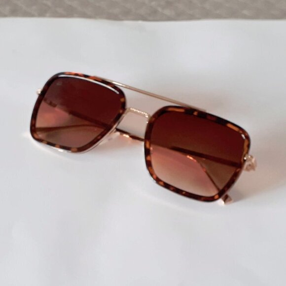 NWT Privé Revaux x Adriana Lima tortoise shell & shiny gold aviator sunglasses - Picture 7 of 14